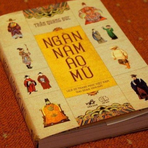 Sách - Ngàn năm áo mũ (Nhã Nam HCM)