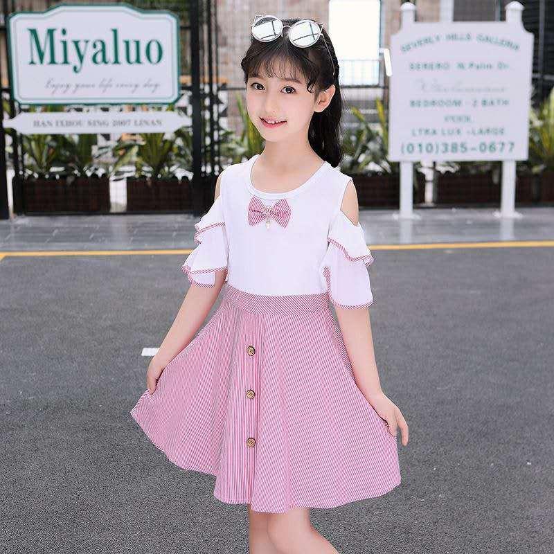 Váy trễ vai phối màu chân váy xòe kiểu dáng thời trang