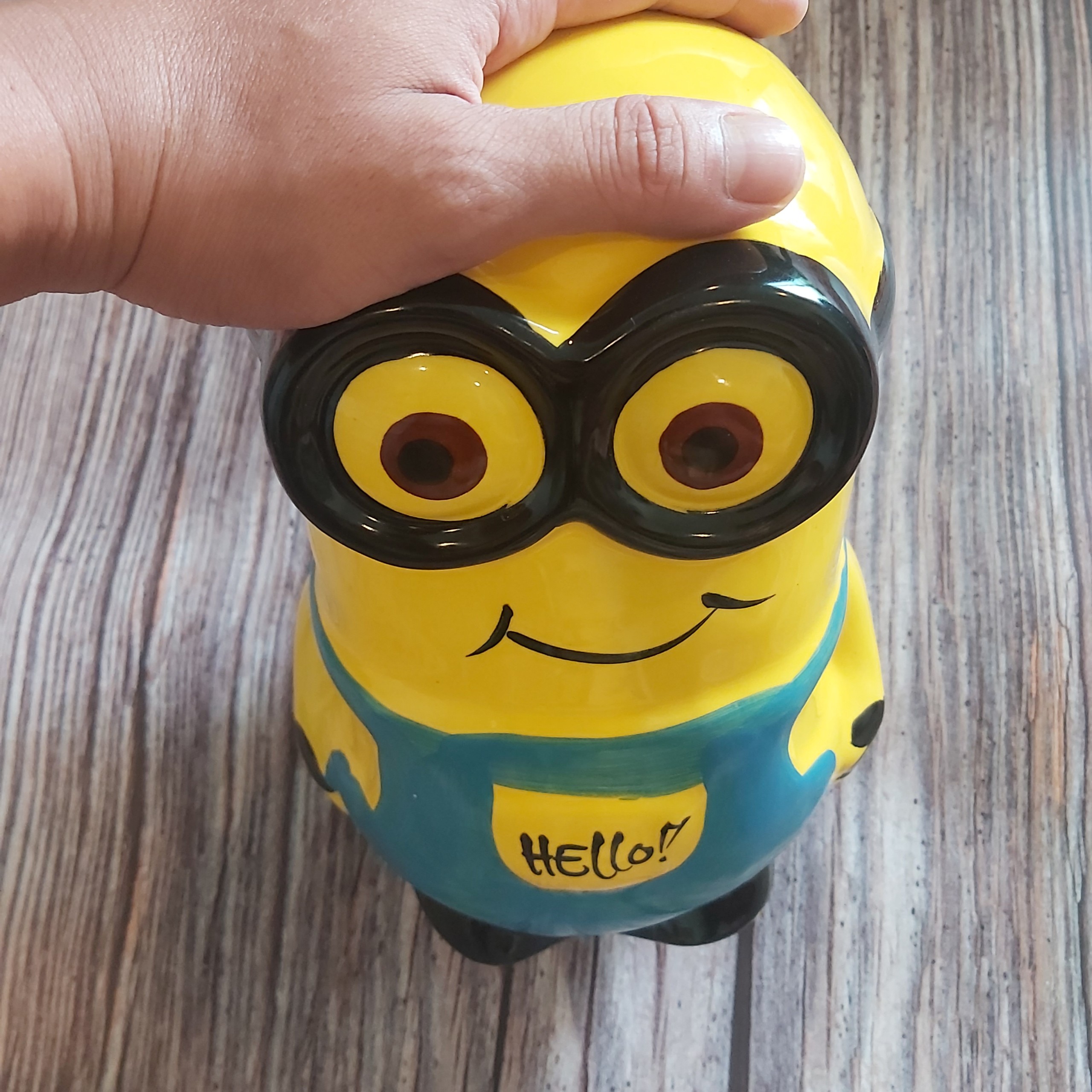 HEO ĐẤT Tiết Kiệm hình MINION Gốm Men Sứ Bát Tràng cao cấp - Size ĐẠI Màu VÀNG, Lợn Đất Minion Thu Hút Tài Lộc, May Mắn - chưng bàn làm việc, bàn học, trang trí nội thất, giải hạn