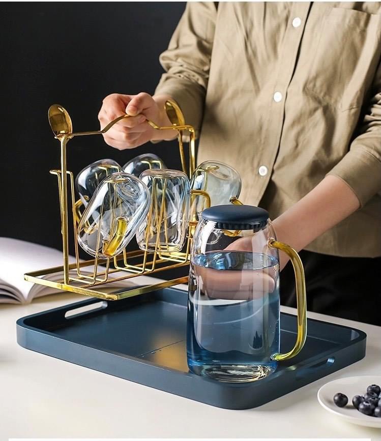 BỘ BÌNH ĐỰNG NƯỚC THỦY TINH KÈM 6 LY MÀU XANH BIỂN KHAY VÀ GIÁ ÚP CỐC VD75