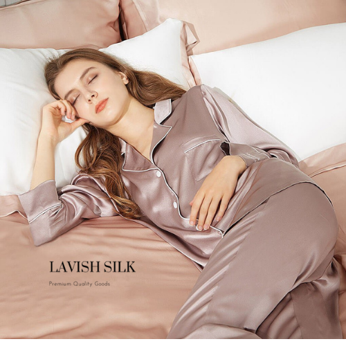 Trọn Bộ Ga Gối Lụa Kèm Chăn Sẵn Ruột + Tặng Bộ Quà Tặng Lavish Silk Cao Cấp - Trắng Mix Hồng Phấn