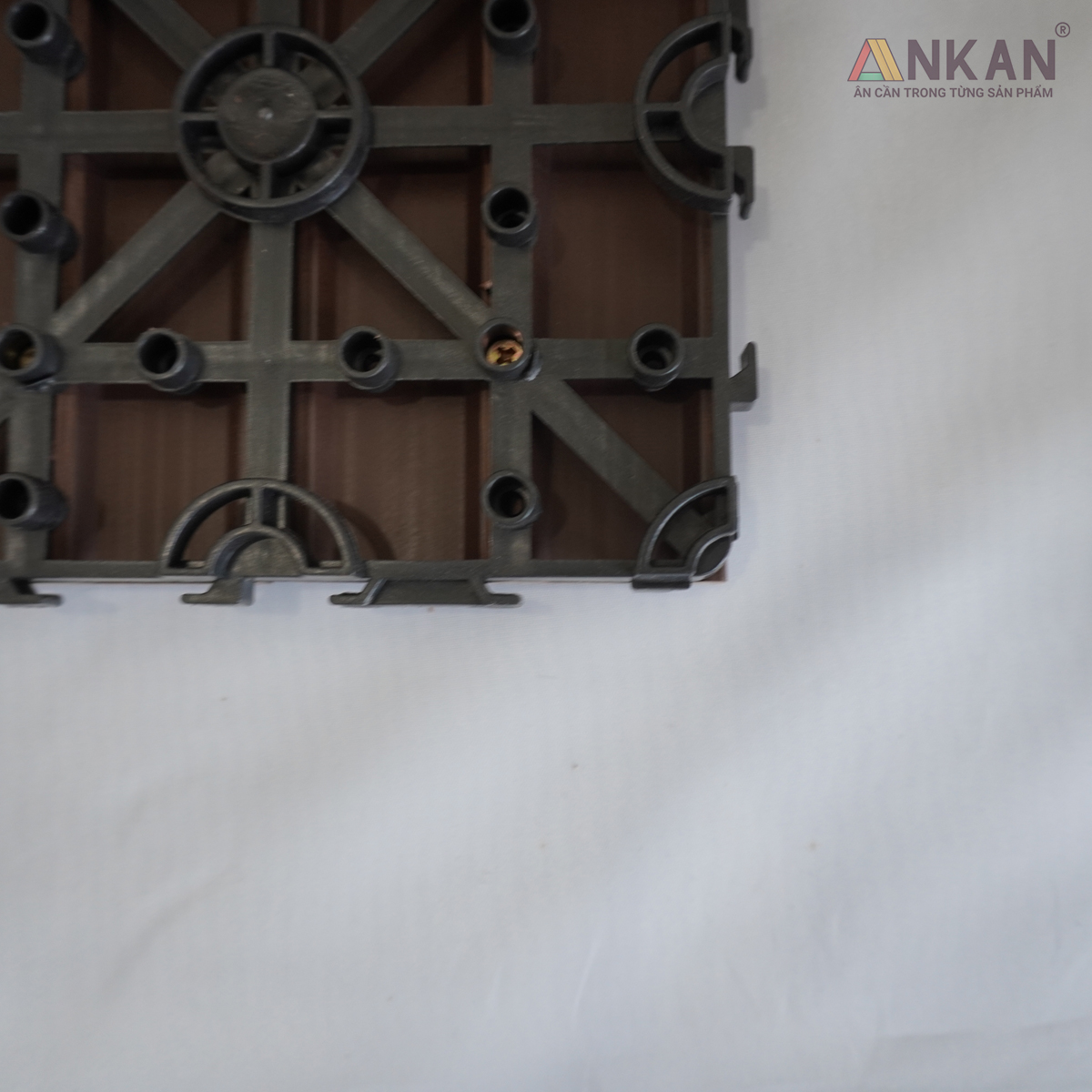 Sàn Vỉ Gỗ Nhựa Composite Cao Cấp, Lót Sàn Ban Công Nhà Tắm, Vỉ Dày Chắc Chắn Có Vít Ốc Dưới Nan, Màu Nâu Mới, Dễ Dàng Lắp Đặt