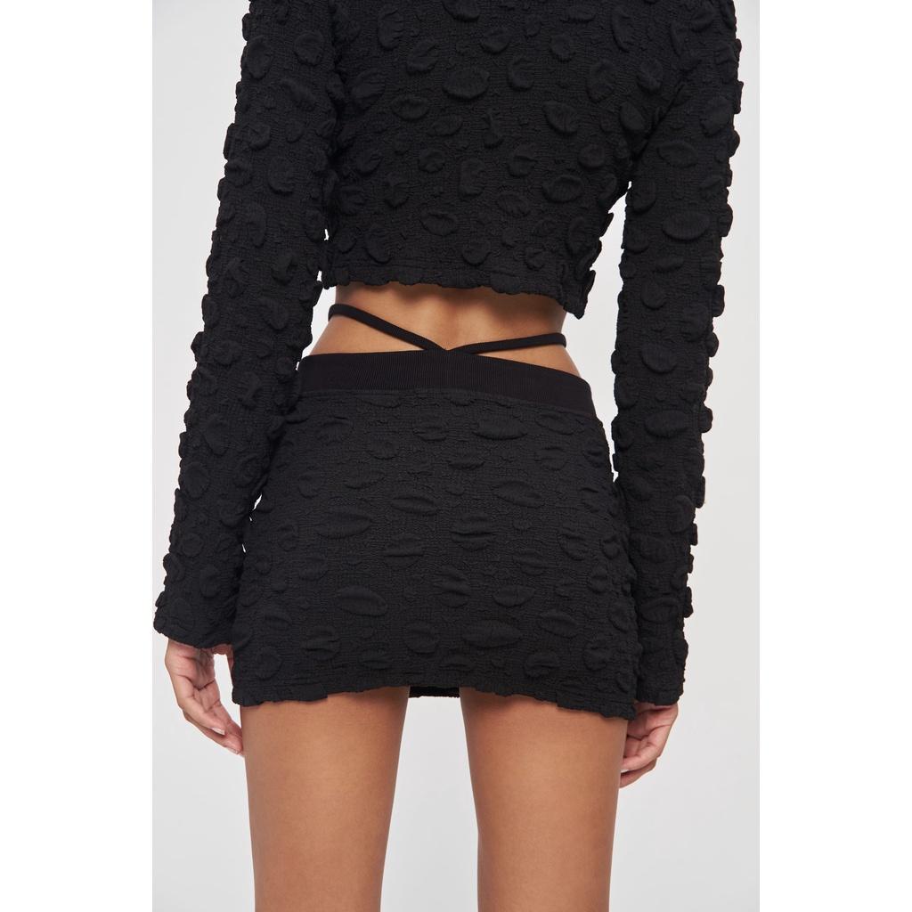 Áo croptop tay dài, màu đen, form ngắn ôm body, hoạ tiết 3D nổi, chất vải dày dặn, là min - 3D KNIT CARDIGAN