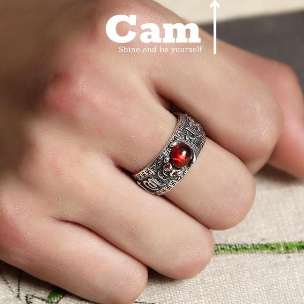 Nhẫn Nam Nữ Tròn Khảm Ngọc Đỏ Tì Hưu, Cóc Vàng Tài Lộc Chạm Khắc Màu Bạc Thời Trang Chất Titan Đẹp Đơn Giản Không Gỉ Cam