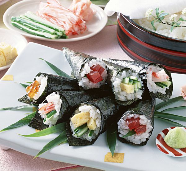 Combo mua 02 tặng 01 - Rong Biển Nướng Giòn có gia vị Snack Dolgim 24G ăn liền (Combo 02 Gói) - Cuộn kẹp cơm Good&amp;Well Hàn Quốc