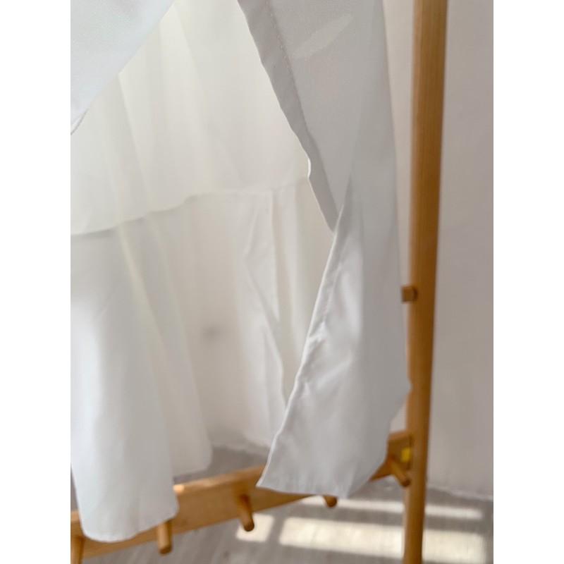 Chân váy trắng vạt thấp vạt cao