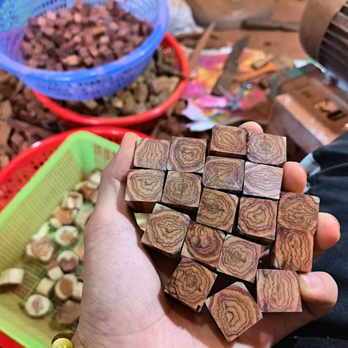 Vòng trầm hương 108 hạt Kiến An