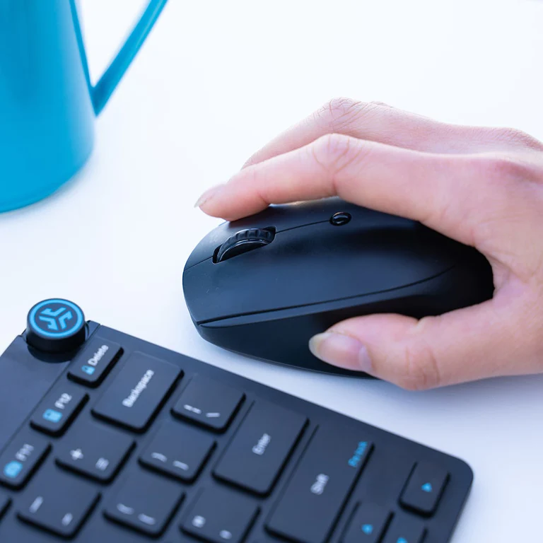 Chuột JLab không dây Go Charge màu đen, Bluetooth 5.0, pin sạc dùng 4 tháng, kết nối 3 thiết bị, DPI 1600, BH 2 năm- Hàng chính hãng