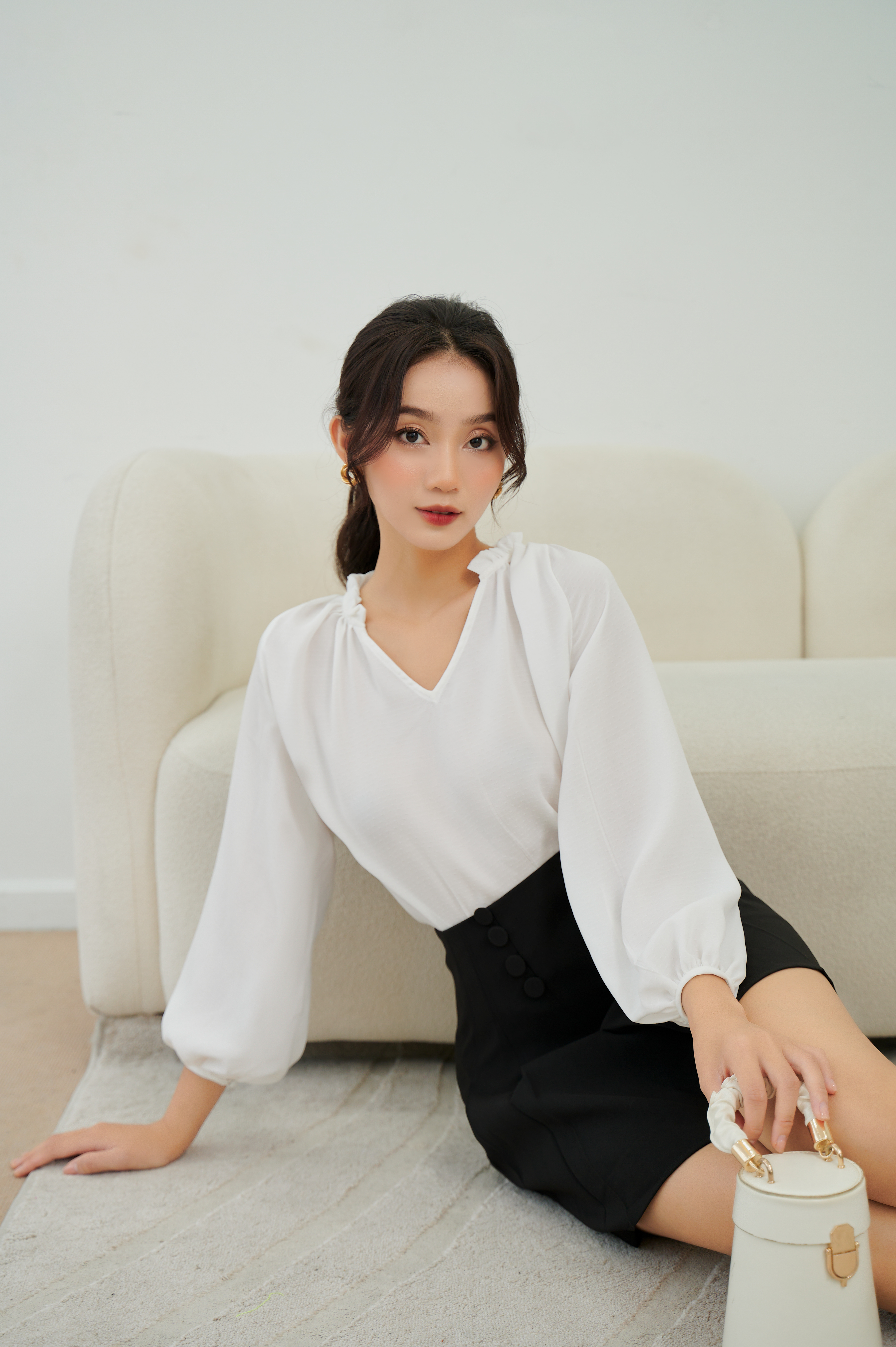 OLV - Áo Milky V Blouse