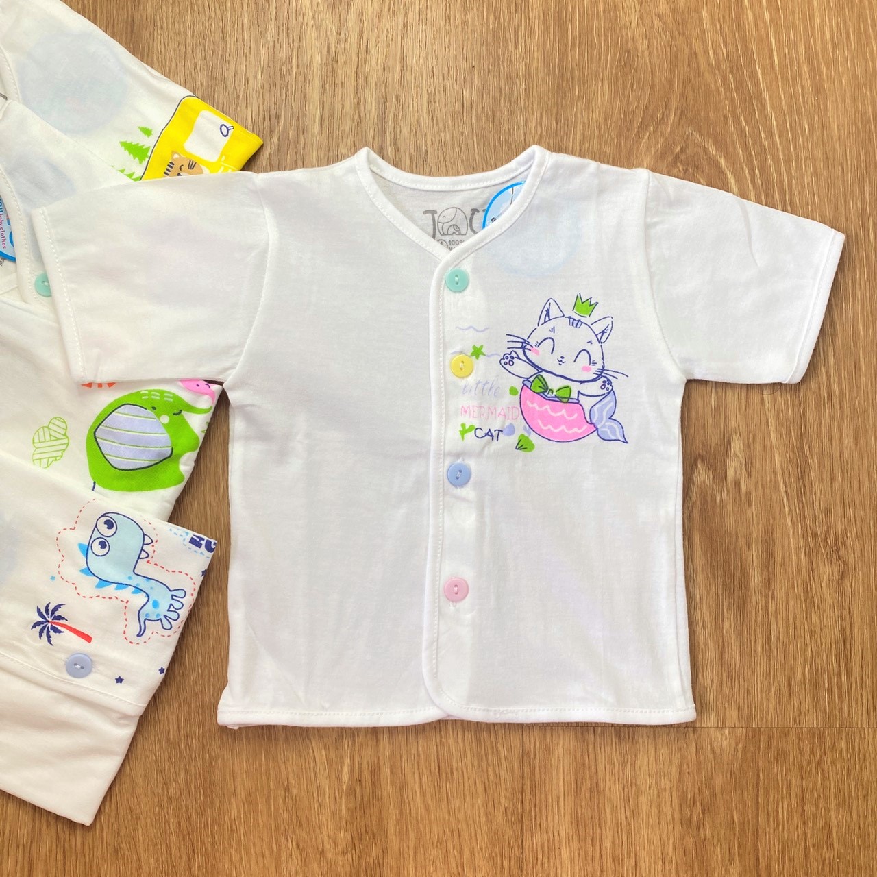 COMBO 5 Áo sơ sinh cotton J-TomTom Baby | Mẫu Tay Ngắn Cài nút Giữa Trắng | Size 1 -4 cho bé sơ sinh - 11 kg | Chất vải thun cotton 100% xịn, đẹp, mềm, họa tiết xinh |Hàng Việt Nam | Quần sơ sinh | Quần áo sơ sinh