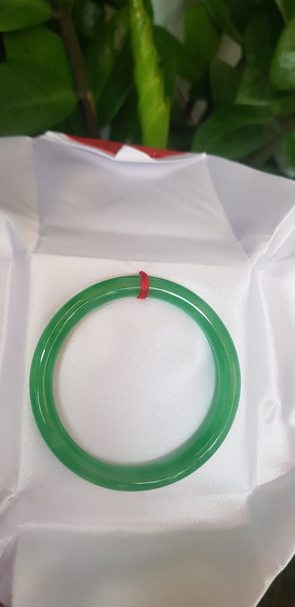 Vòng cẩm thạch Đậu Lý AI CN 53mm Ni 53mm x cọng 7mm Màu xanh Ngọc Đậm đều bóng đẹp xinh xắn Hợp Nữ mệnh Mộc mệnh Hỏa mệnh Thủy 52kg-56kg đeo đẹp ạ