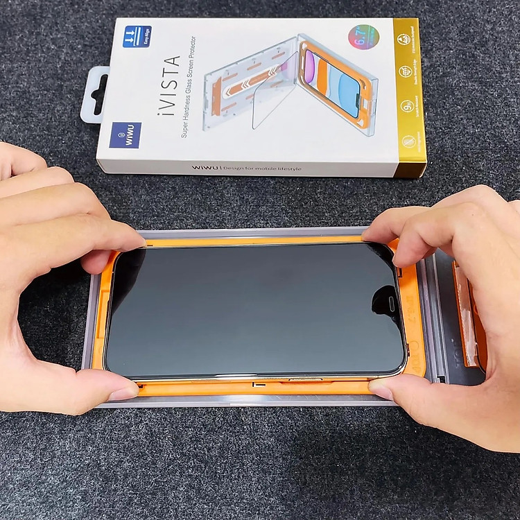 Miếng dán kính cường lực kèm khung tự dán cho iPhone 12 13 14 Pro Max 14 Plus hiệu WiWU iVista - vát cạnh 2.5D, chống bám vân tay, mỏng 0.3mm - Hàng nhập khẩu