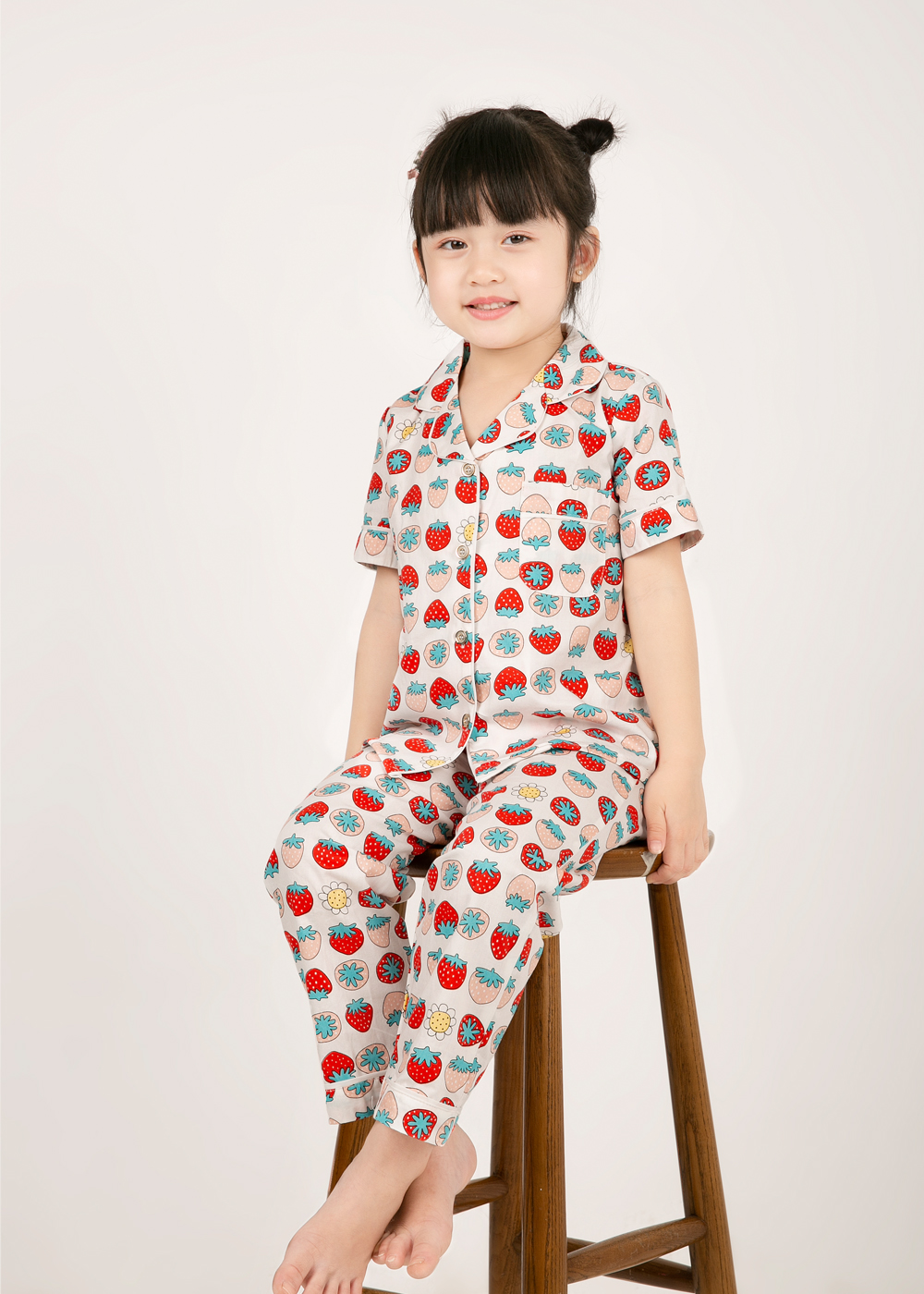 Pijama bé gái áo cộc quần dài hình quả dâu đỏ