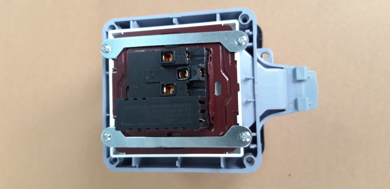 Bộ ổ cắm 5 chấu có kèm ổ USB chống thấm nước IP66