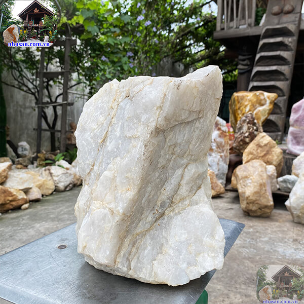 Đá thạch anh trắng nguyên khối 22 Kg - tăng sinh khí, tài lộc và bảo vệ nhà
