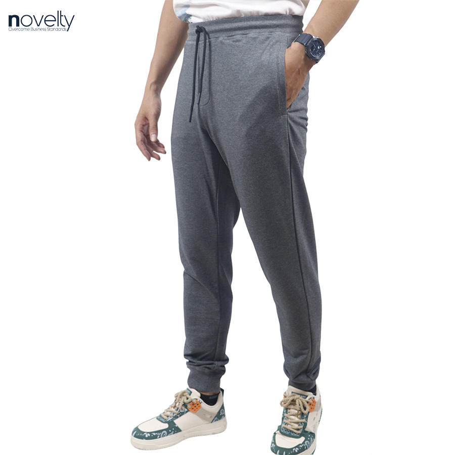 Quần jogger nam Novelty Regular fit xám lông chuột NQGMMDMT3R230545Q