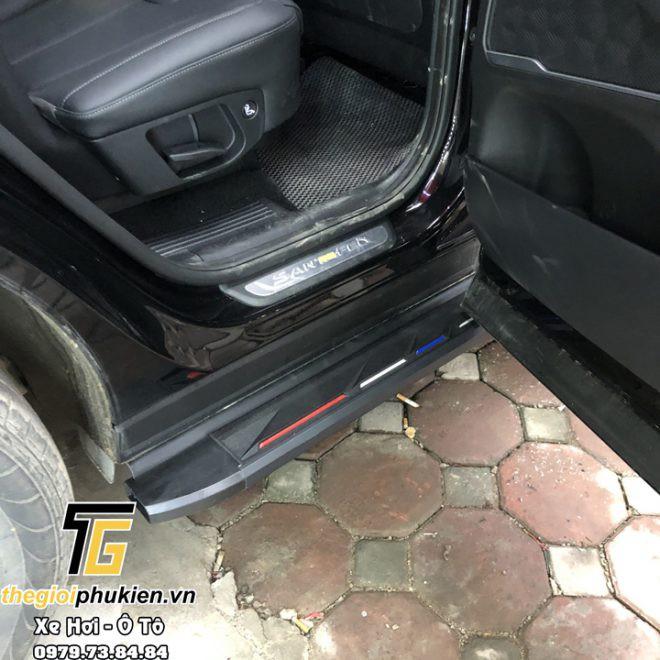 Bậc, Bệ bước chân Hyundai Santafe 2021 mẫu nhôm đúc kẻ chỉ