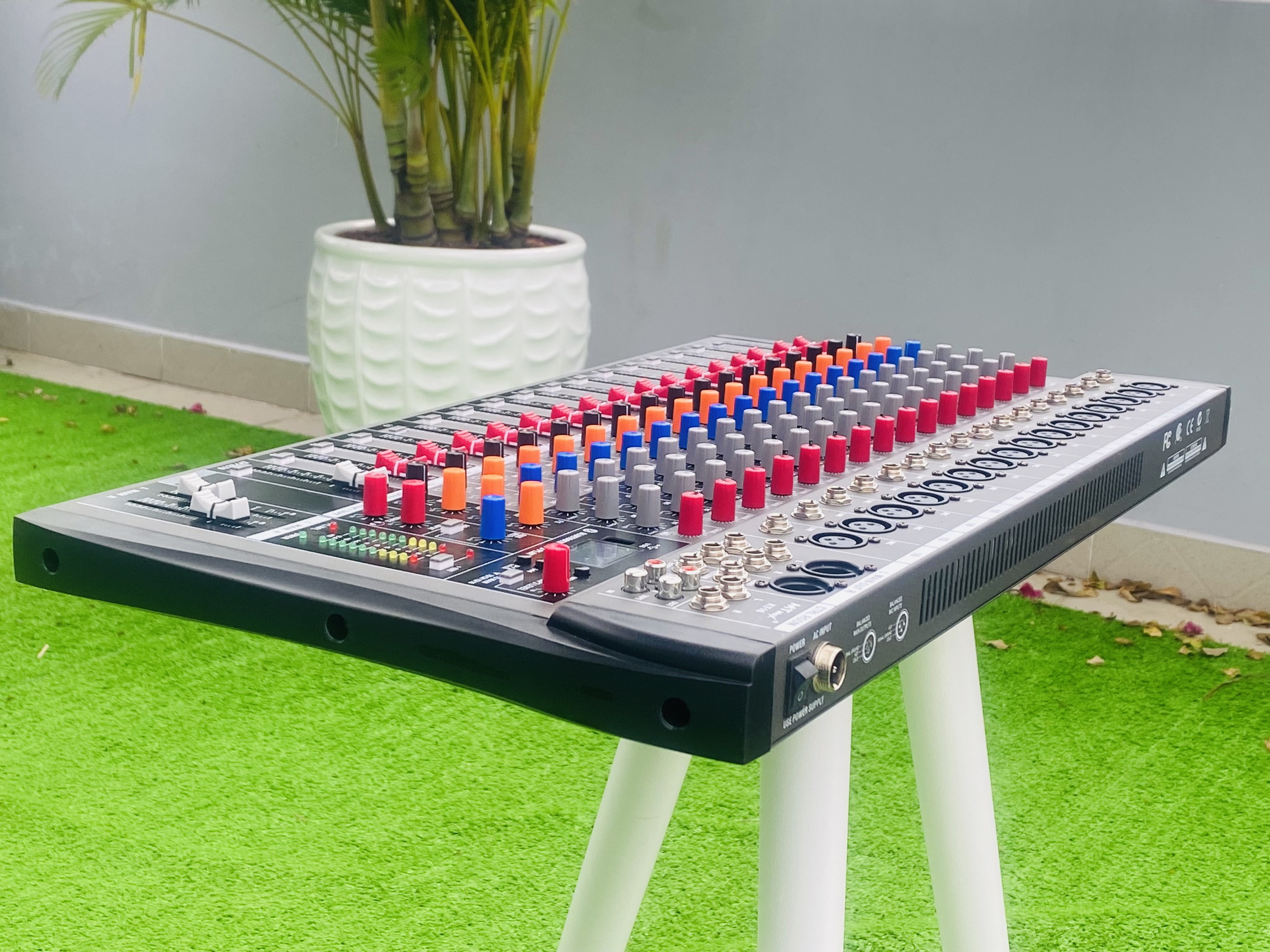 [ƯU ĐÃI CỰC LỚN - TẶNG NGAY DÂY CANON RA HOA SEN] Mixer MTMAX KT16 Cao Cấp Với 16 Đường Line Chuyên Nâng Cấp Loa Kéo, Dàn Karaoke, Sân Khấu, Hội Nghị, Bữa Tiệc, Hàng Chính Hãng
