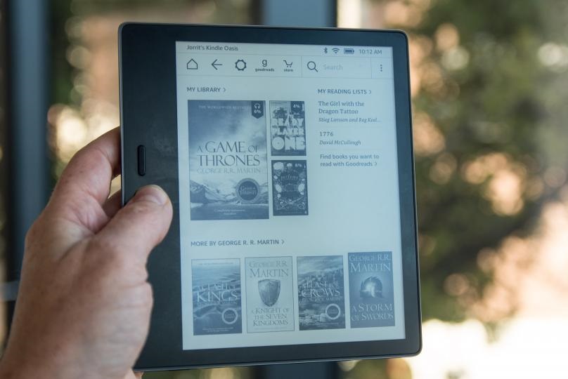 Máy đọc sách Amazon Kindle Oasis 2 - dung lượng 8GB - Hàng nhập khẩu