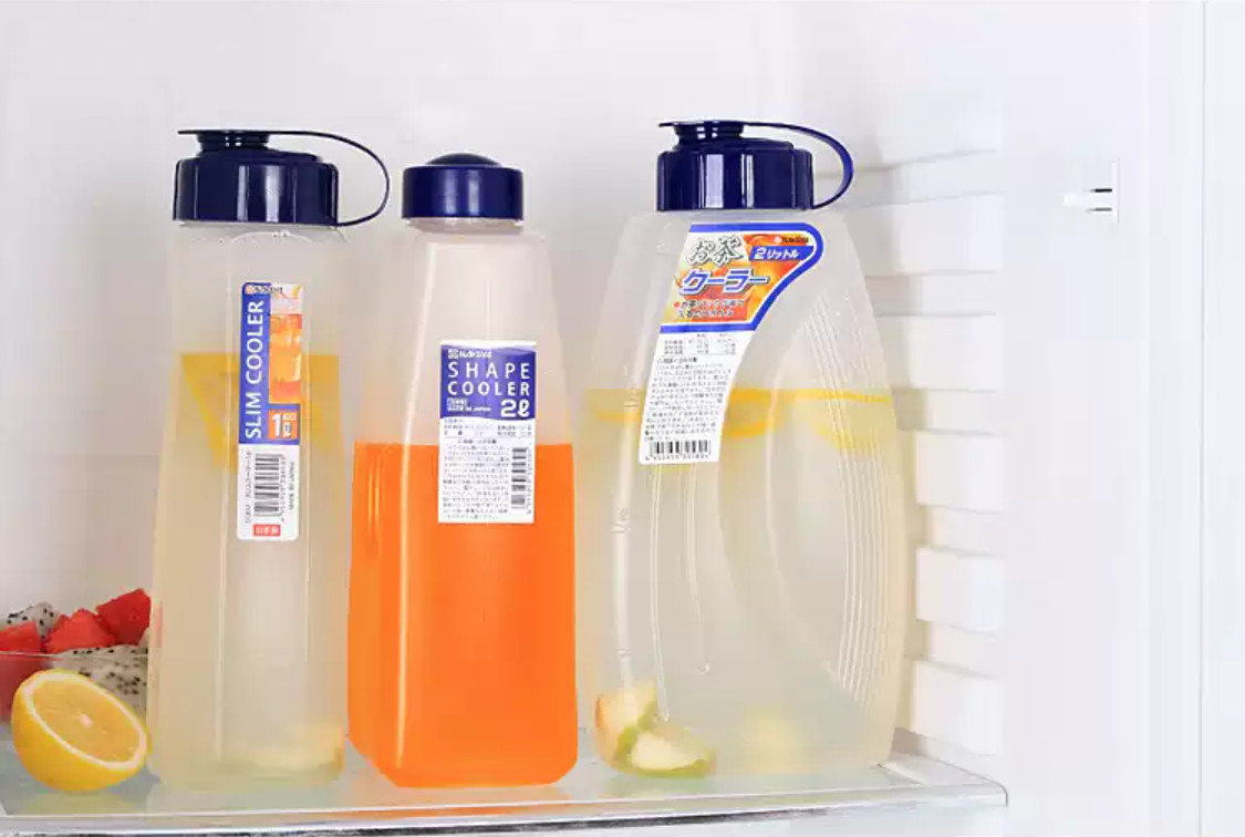 BÌNH NƯỚC 2 LÍT  có thể dùng đựng nước trữ ở ngăn mát tủ lạnh, mang đi làm,.