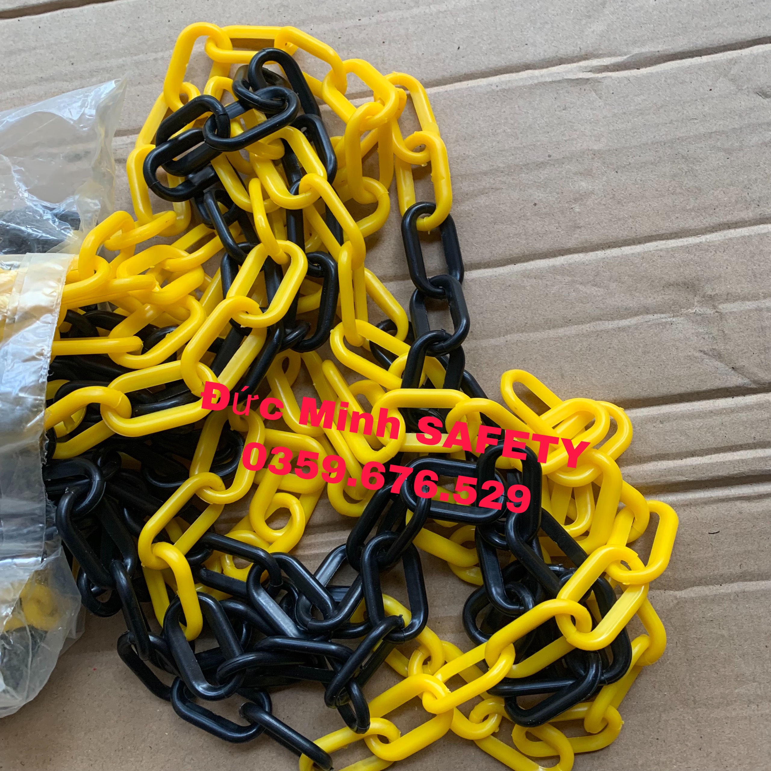 Dây xích nhựa rào chắn,dây xích phân luồng giao thông,dây nối cọc tiêu