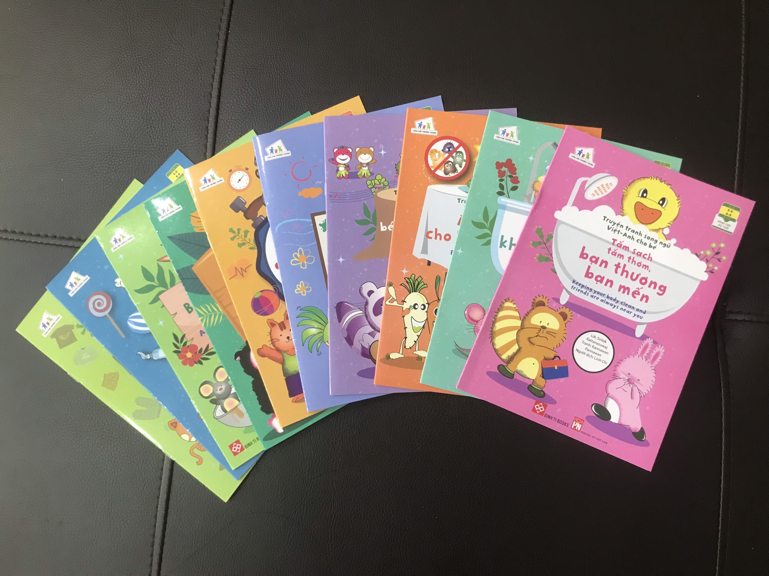 Bộ 12 cuốn truyện tranh song ngữ Việt-Anh cho bé-Để nuôi dạy một em bé có trái tim ấm áp