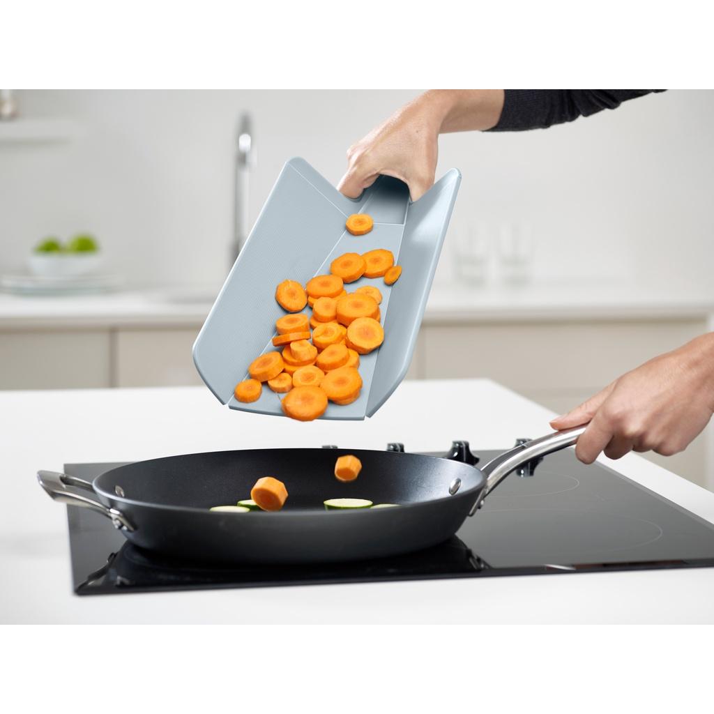 Bộ 2 thớt gấp Chop2Pot Small Joseph Joseph Sky 004670 - Chop2Pot Plus Small Twin pack Sky