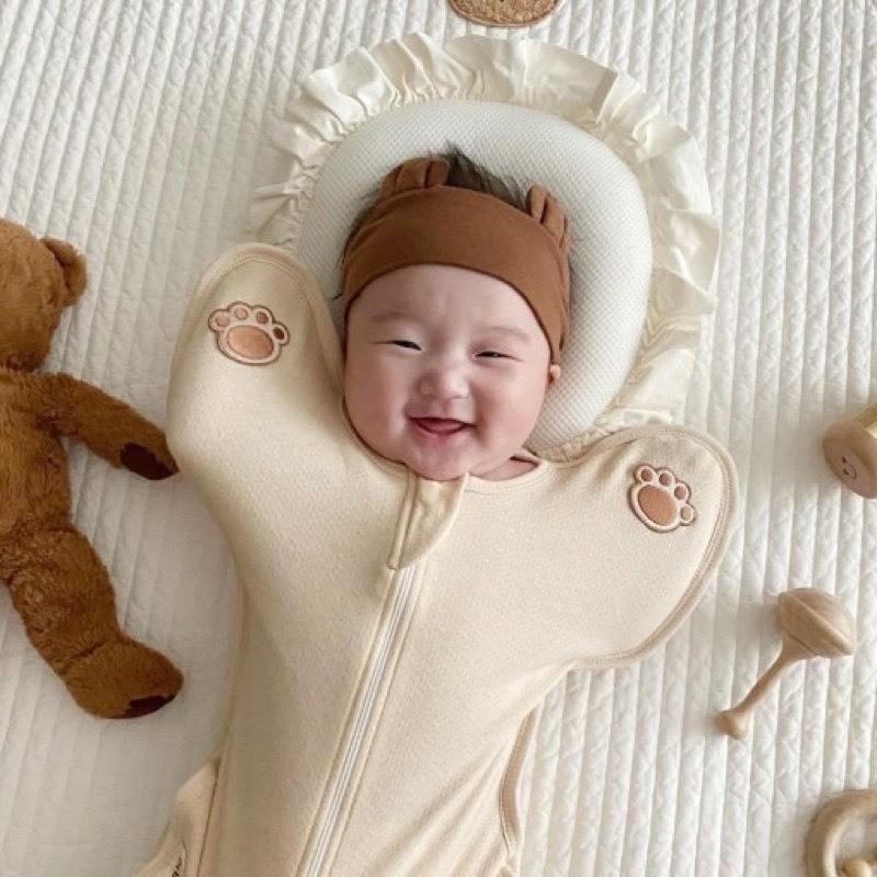 Nhộng Chũn Thông Hơi Tay Gấu Giúp Bé Ngủ Ngon Co Giãn, Mềm Mát, Có Khóa 2 Chiều Thoải Mái Và Tiện Dụng - Màu Hồng