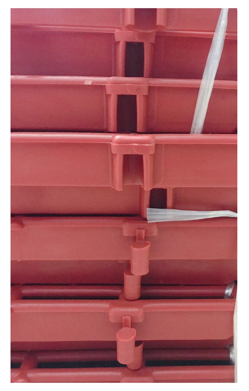 5 Tấm Nhựa Lót Sàn Chuồng Chó, Chuồng Heo, Mèo... Kích thước 40×55x3.5cm Có Thể Ghép Vào Nhau, Màu Đỏ - Tấm nhựa lót sàn đa năng màu Đỏ!