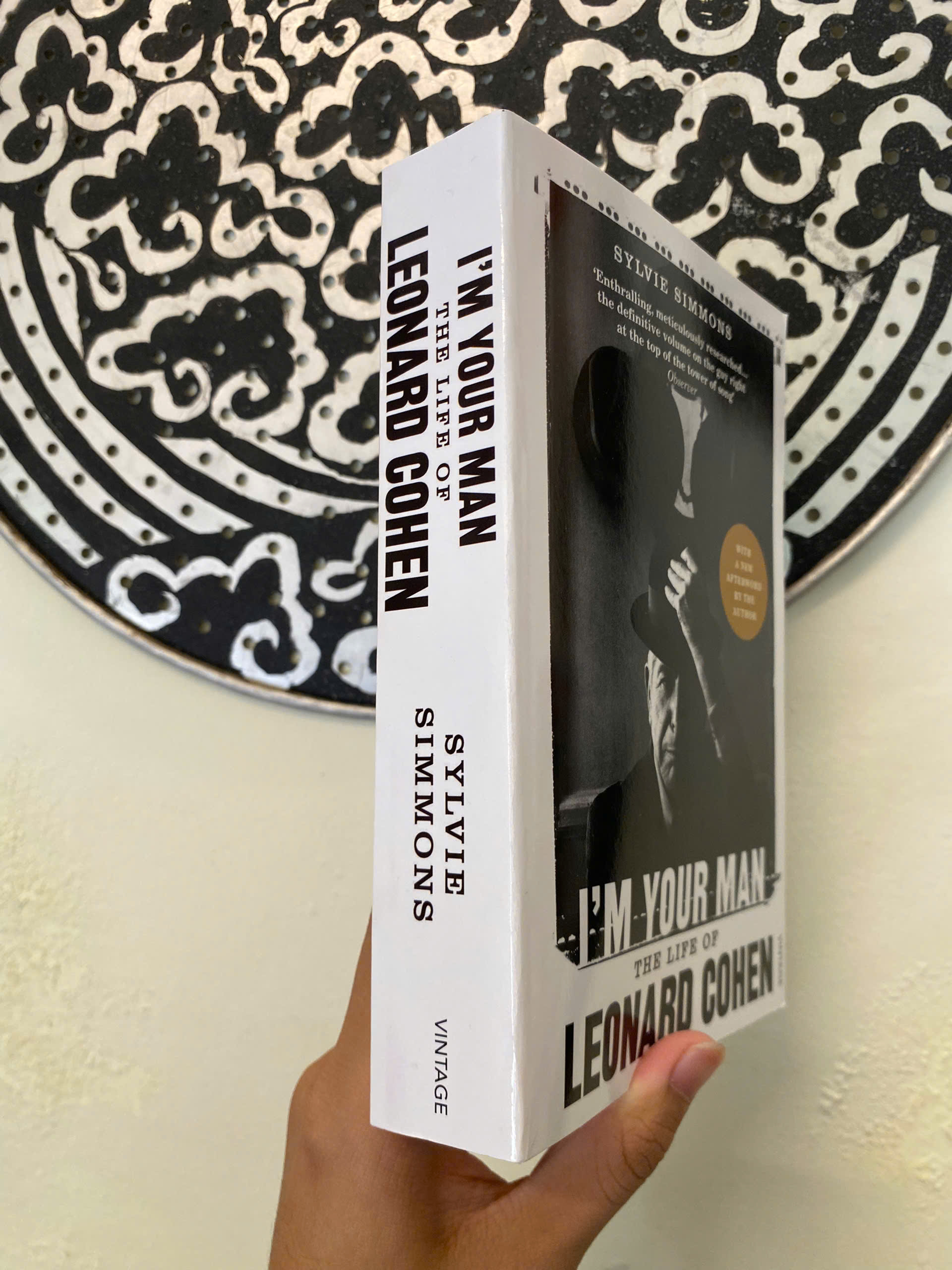 Sách - I'm Your Man: The Life of Leonard Cohen by Sylvie Simmons