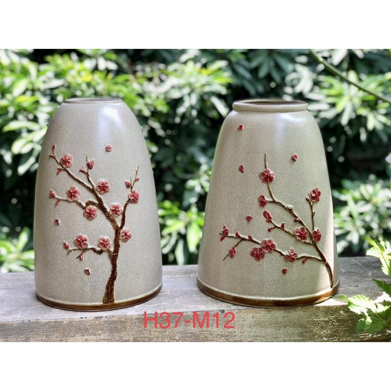 Bình cắm hoa cao 37cm, dáng chuông, men rạn cổ, họa tiết đắp nổi thủ công. Gốm sứ Bát Tràng.