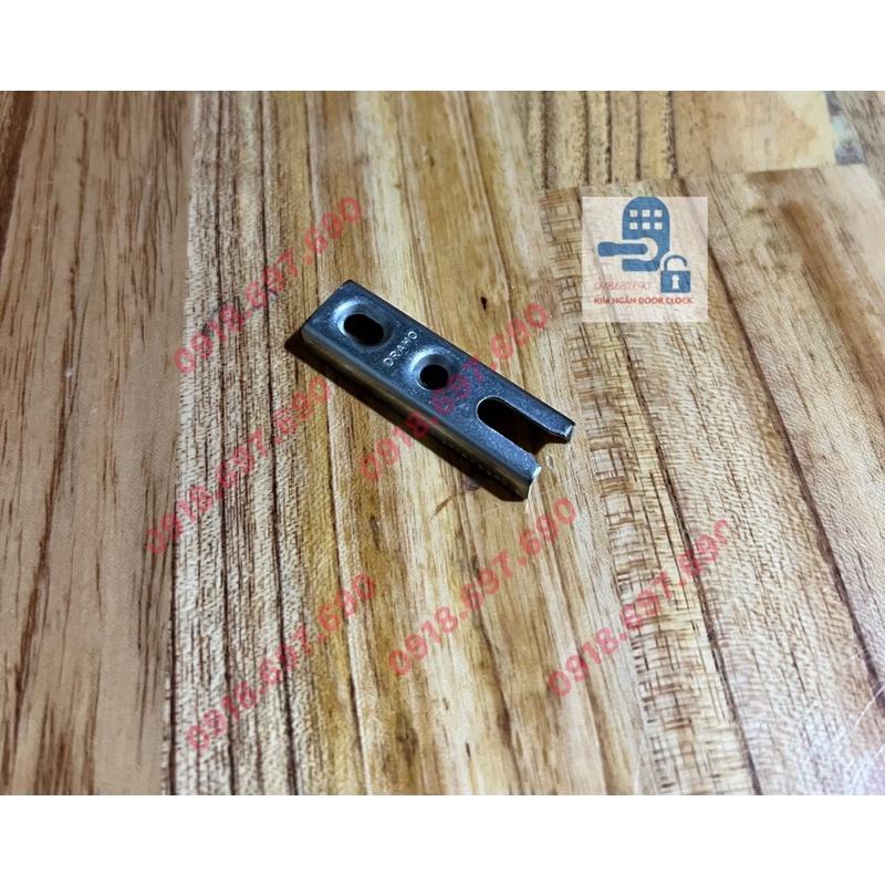 Vấu inox cửa lùa thanh chuyển động nhôm xingfa