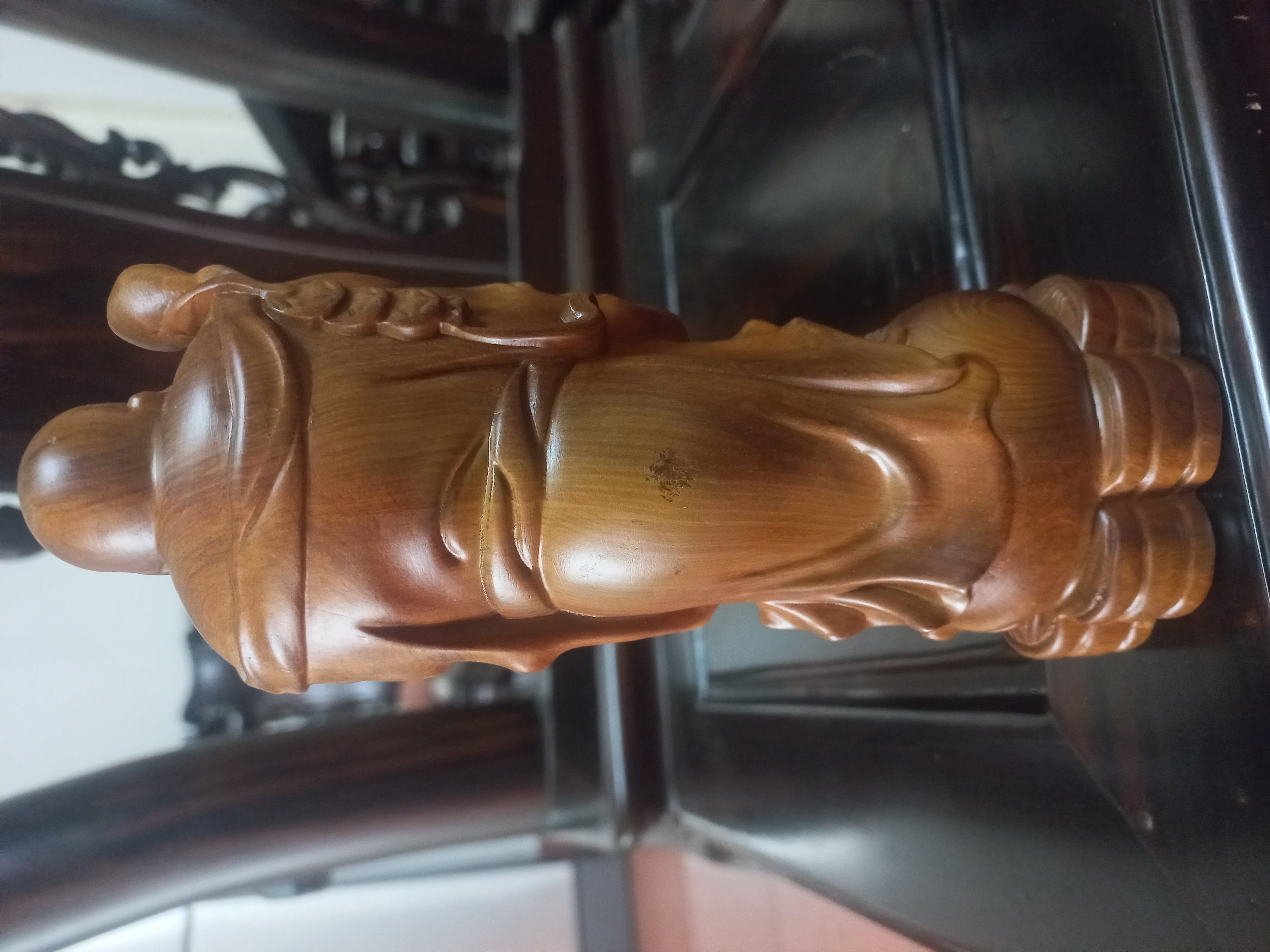 Tượng phật di lặc chúc phúc mini bằng gỗ bách xanh thơm nức kt 20×7×5cm