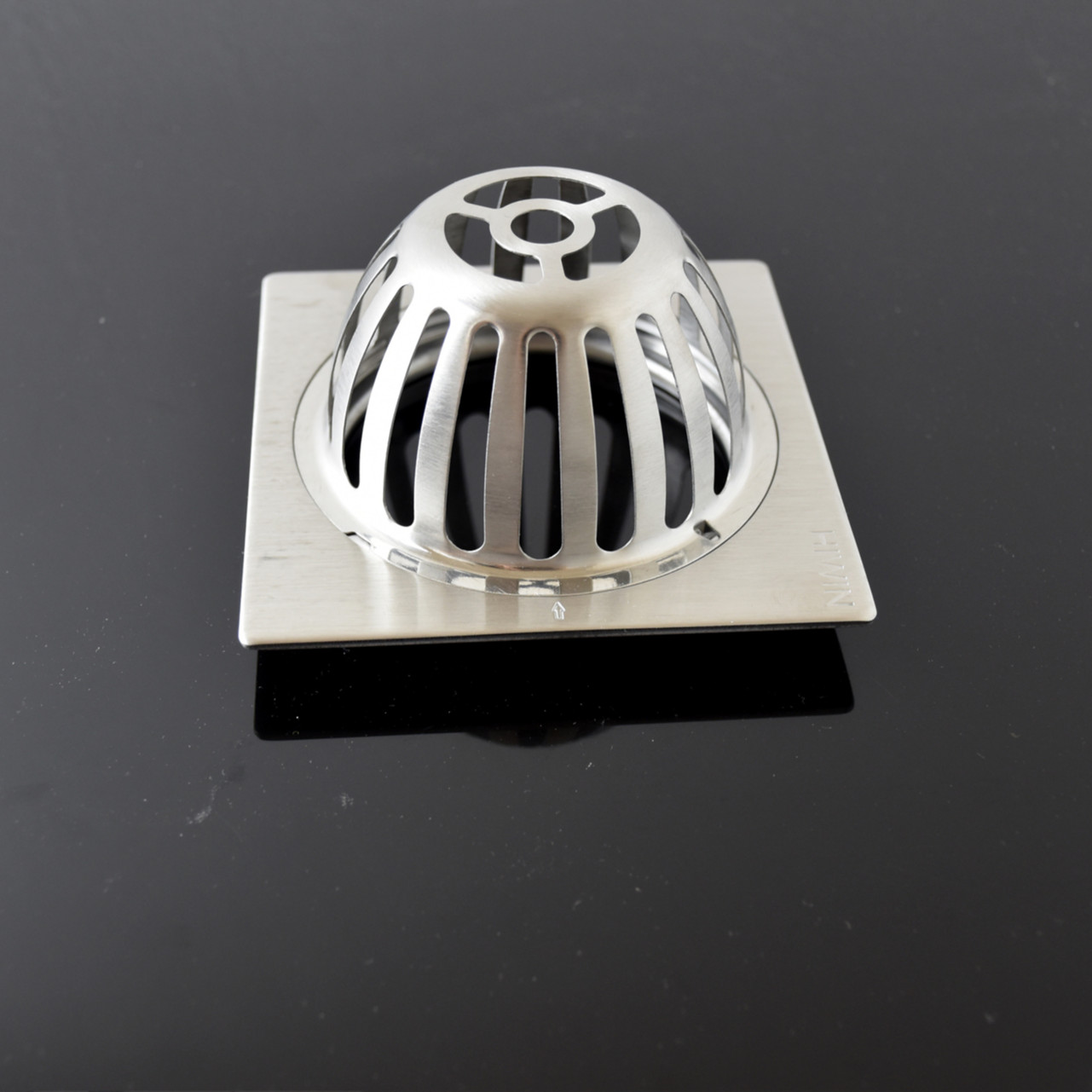 Cầu chắn rác sân thượng, ban công, sân vườn chất liệu Inox 304 mặt gương thoát nước nhanh Hiwin FD-100