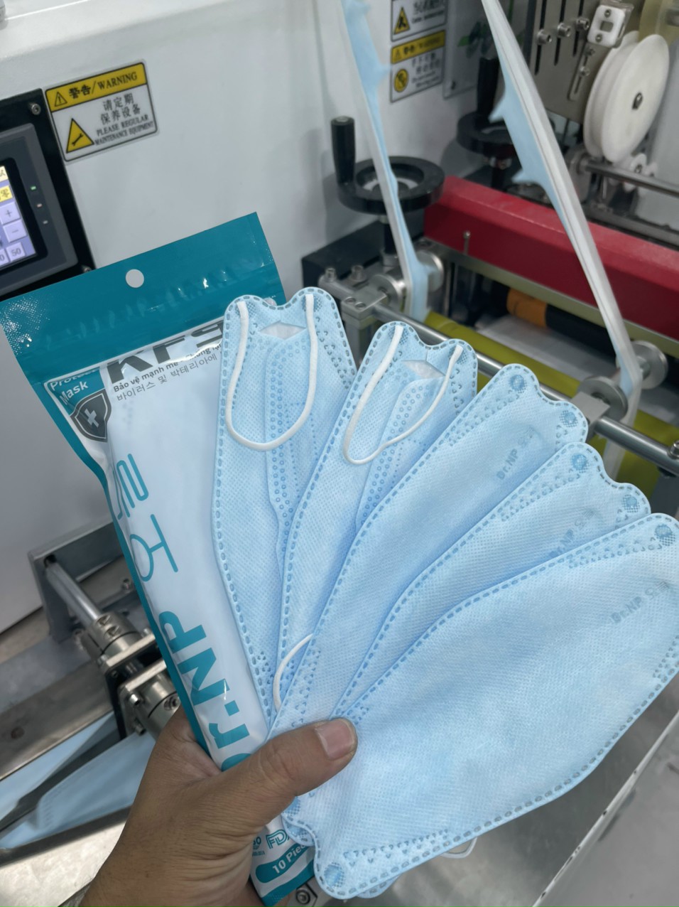 Sỉ 1 Thùng 300 Chiếc / 100 Chiếc / 60 Chiếc Khẩu Trang KF94 Kiểu Hàn Quốc 4 Lớp Kháng Khuẩn Kháng Bụi Mịn lên đến 99%, đạt tiêu chuẩn ISO - Hàng Chính Hãng DR NP
