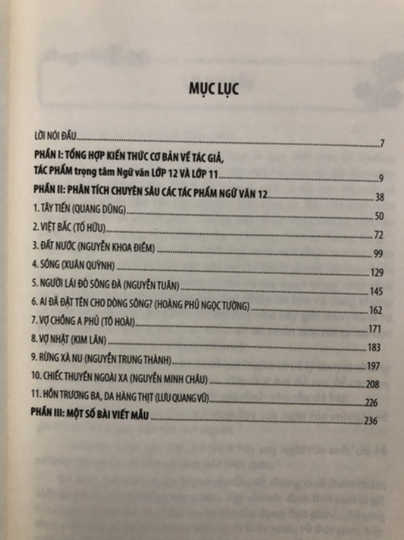 Sách - Trọng tâm kiến thức và những bài văn chuyên sâu Ngữ Văn 12