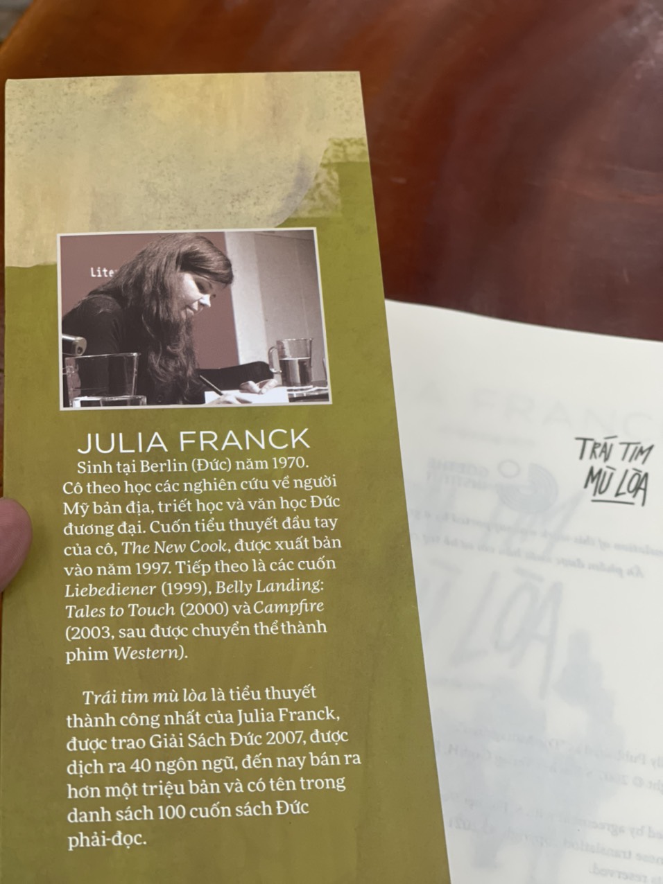 TRÁI TIM MÙ LÒA – Julia Franck -