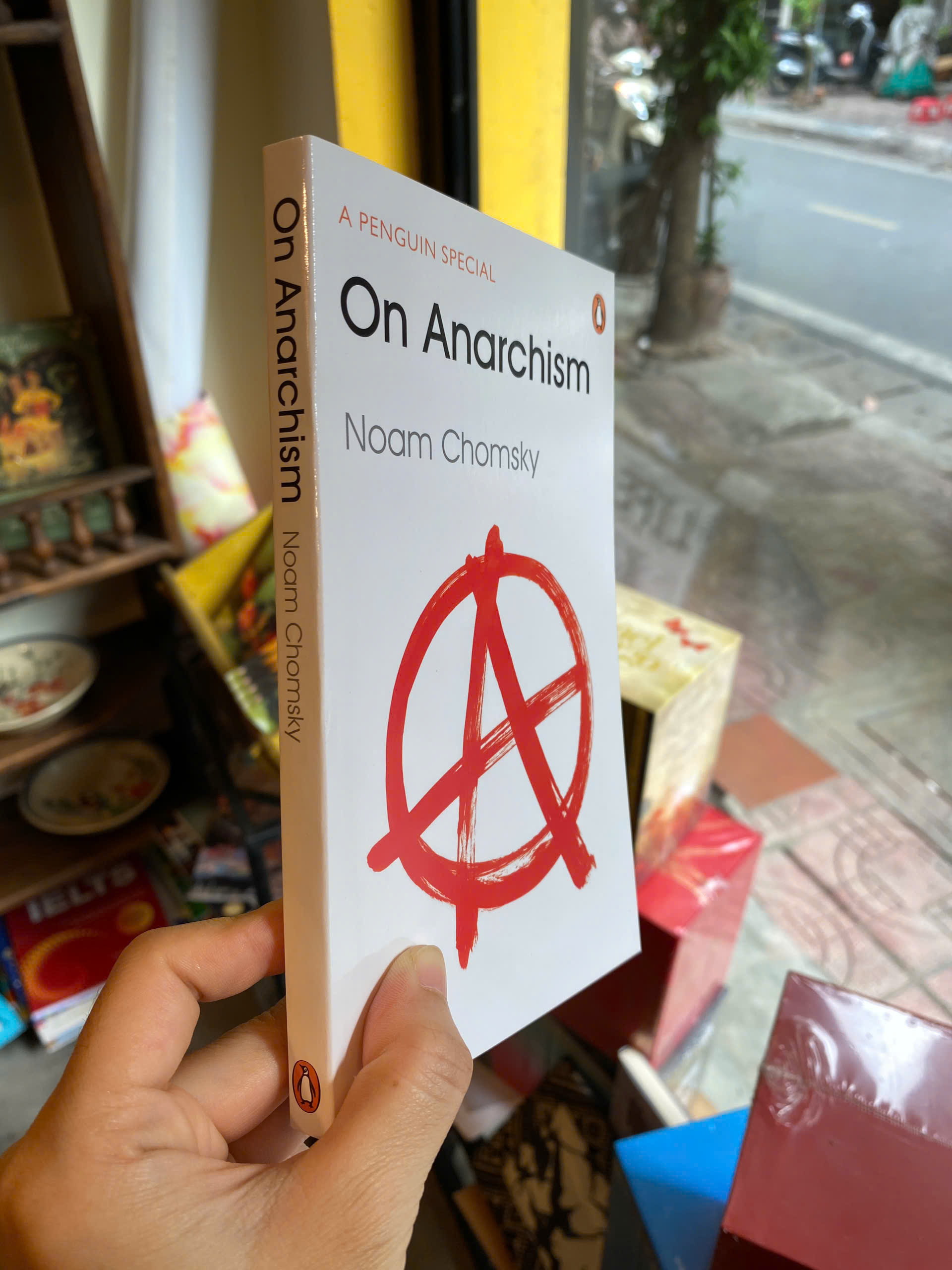 Sách - On Anarchism by Noam Chomsky | English Philosophy - Politics Nonfiction | Sách ngoại văn