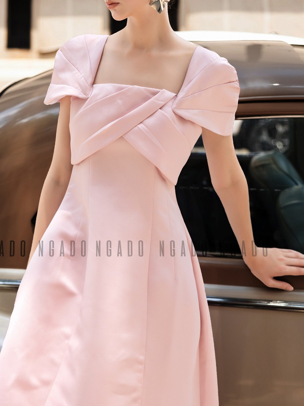 Đầm hồng cổ vuông NGADO, Đầm hở vai thiết kế, Đầm dự tiệc sang chảnh