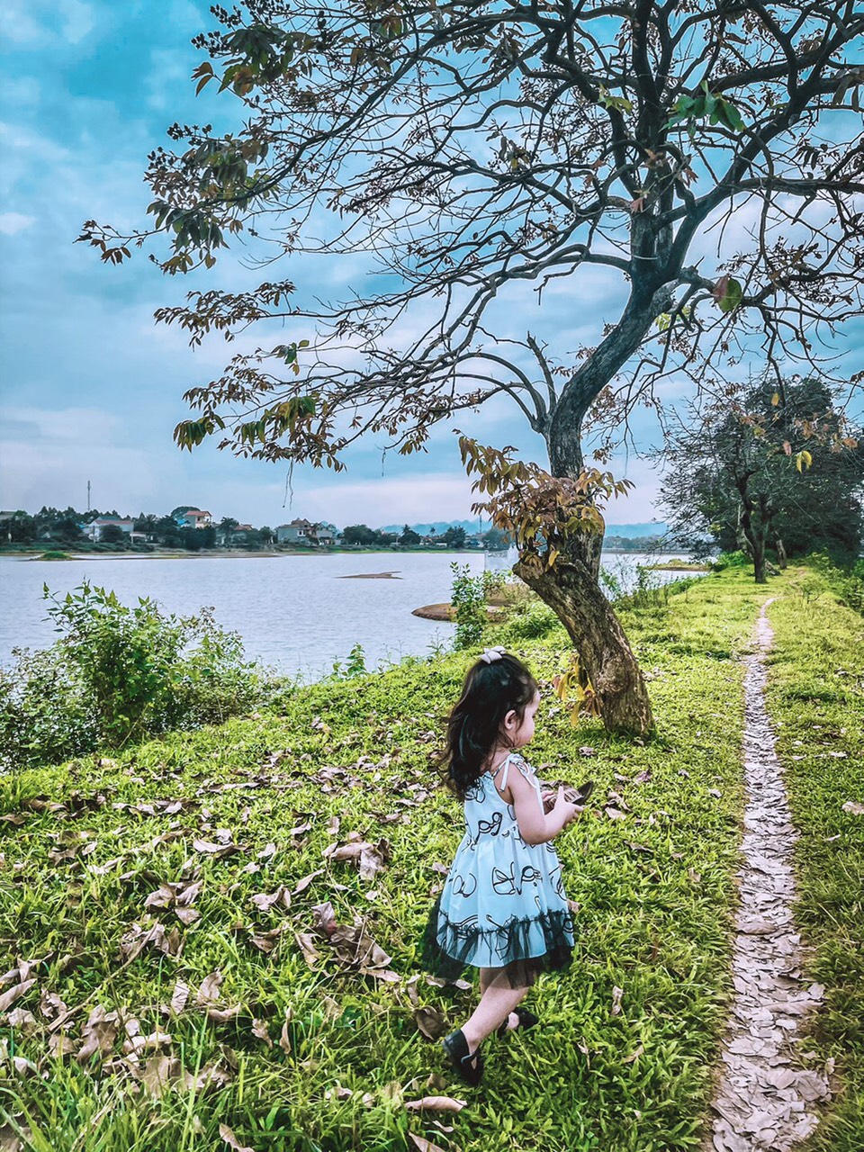 Váy yếm lụa đuôi cá tutu Lennco