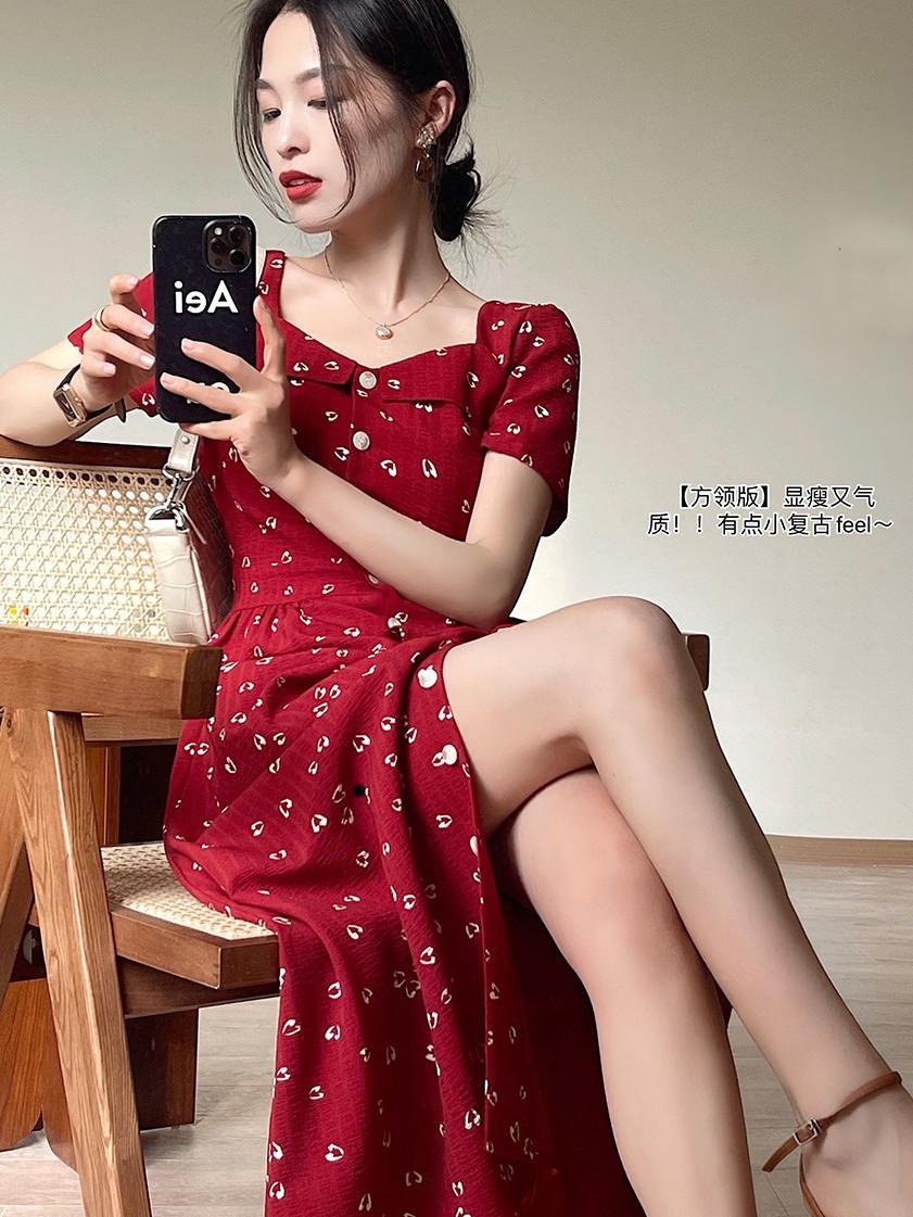 TOBE1SHOP 2023 mùa hè retro màu đỏ đầm nữ tính trà nghỉ váy cao cấp thắt lưng che thịt hiển thị gầy trung bình dài