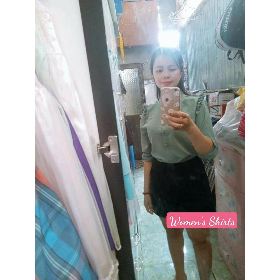 Áo sơ mi nữ công sở thời trang SURI chất liệu đũi xước màu xanh cổ lọ tay lửng.