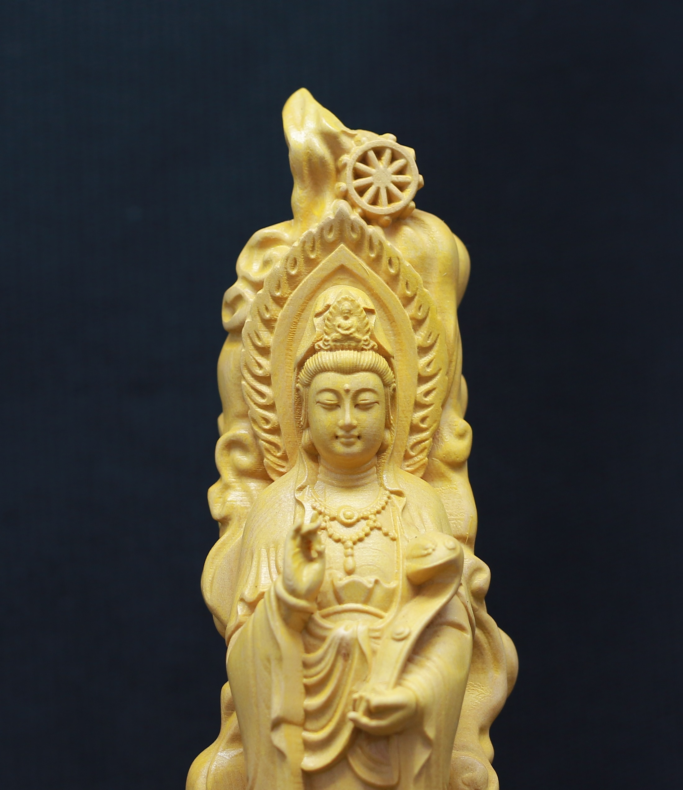 Tượng gỗ Phật Bà Quan Âm Như Ý- Gỗ Hoàng Dương - mẫu SP002400