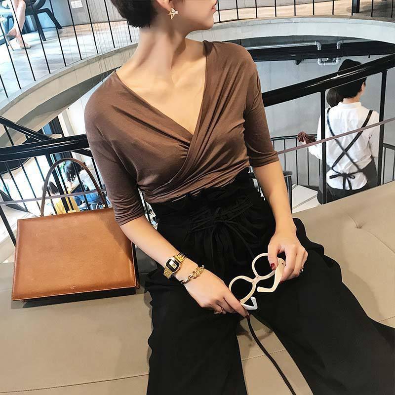 Áo Thun Nữ Ngắn Tay Cổ Chữ V Dáng Ôm