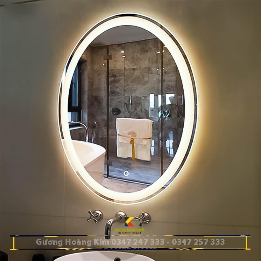 Gương cảm ừng có đèn led hình oval elip bầu dục nhà tắm phòng wc trang điểm makeup decor cao cấp treo tường kích thước 50x70cm ,60x80cm , và 70x90cm guonghoangkim mã HK-2001