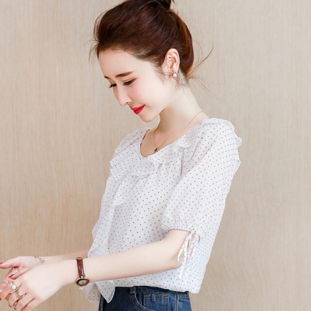 Áo sơ mi chấm bi phối bèo mặc được 2 kiểu