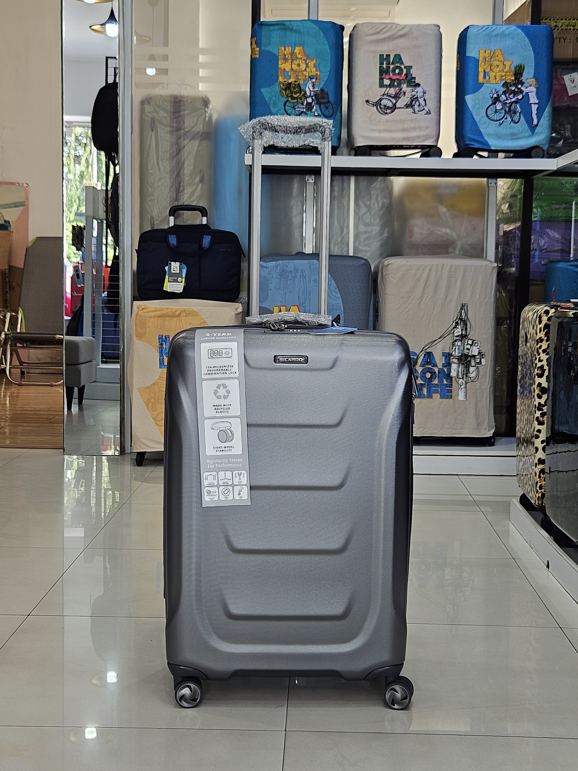 Vali du lịch size M (25 inch), Ricardo Tioga 2.0 thế hệ mới, thương hiệu Mỹ, bảo hành 5 năm quốc tế, Màu Titanium