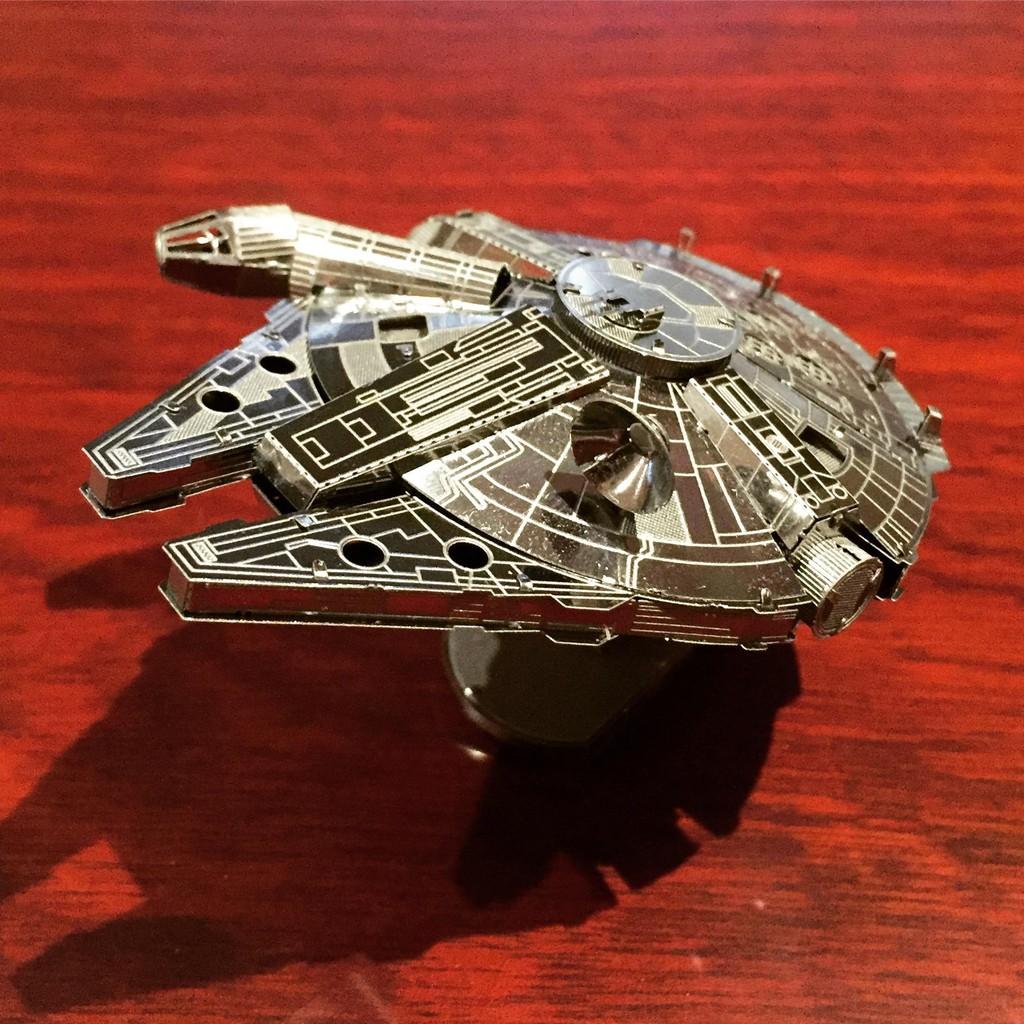 Mô Hình Lắp Ráp 3d Phi Thuyền Millennium Falcon YT-1300