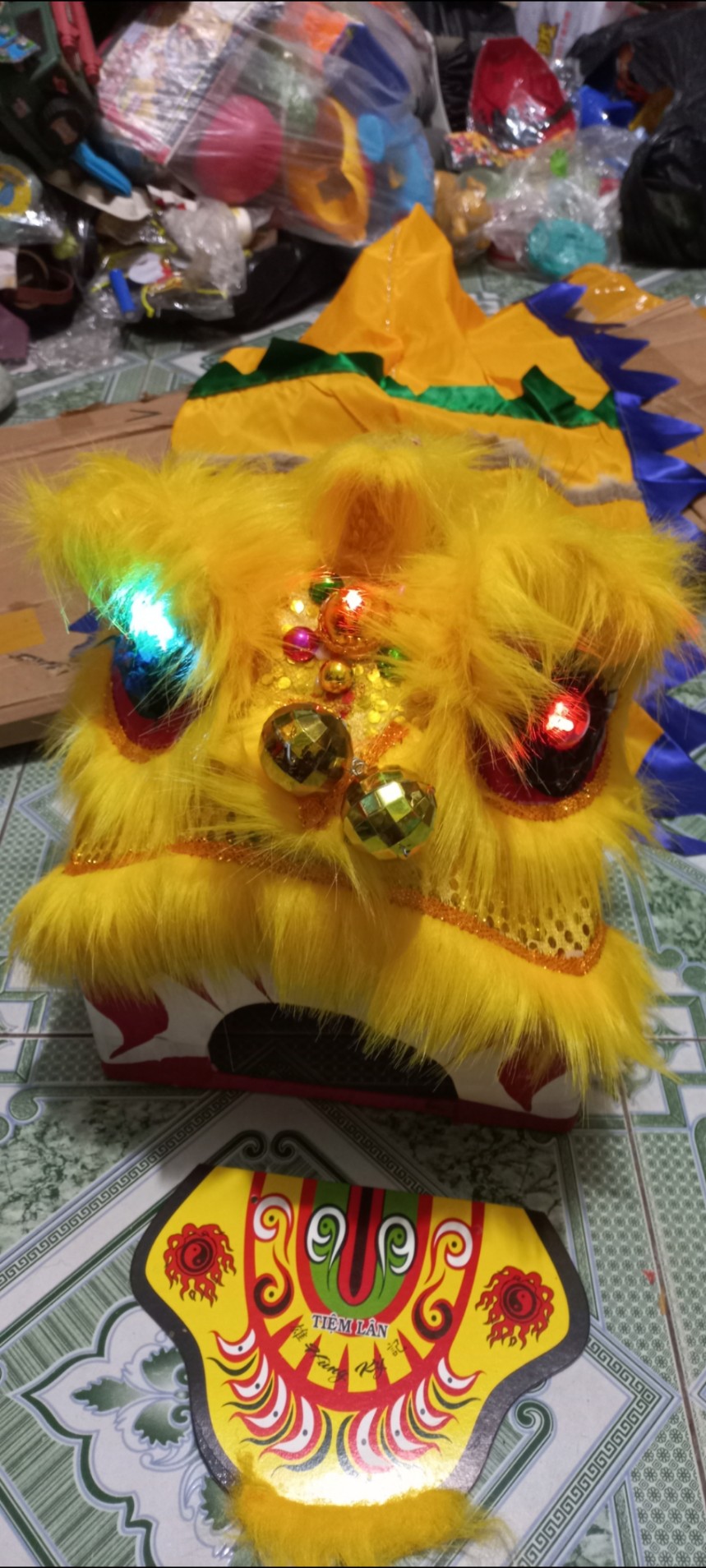 Đồ chơi đầu lân chớp đèn kèm đuôi cho bé từ 4 tuổi