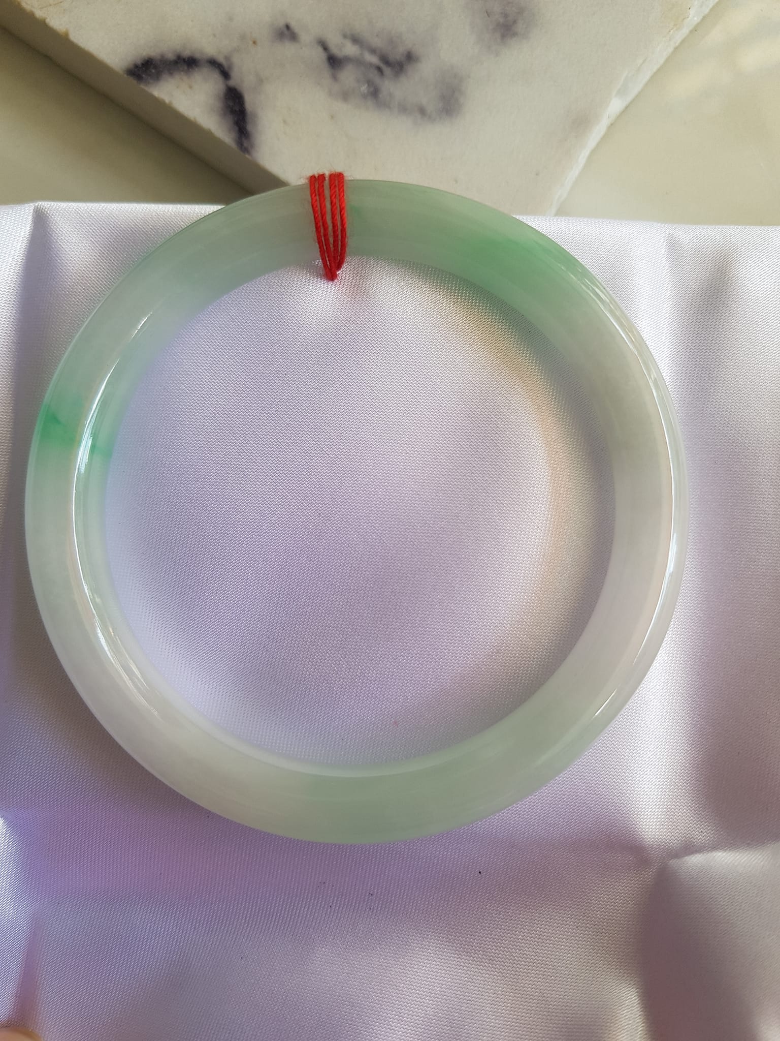 Vòng ĐÁ CẨM THẠCH TỰ NHIÊN TR Lý SAO 58  Size vòng 58mm x Dầy 8mm màu Trắng Bóng xanh lý nhẹ Đẹp sang  Nữ mệnh Kim mệnh Thủy 56kg - 68kg đeo ạ